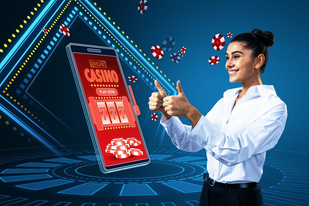  Casino online en el movil y fichas alrededor con mujer aprobando el juego con los pulgares